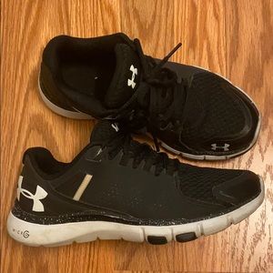 Under Armour black shoes size 6.5